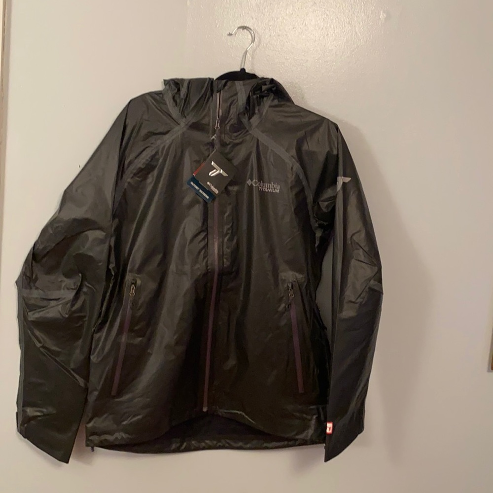 NWT! Columbia titanium outdry extreme rain shell